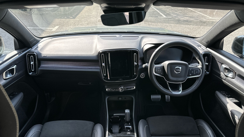 Volvo Xc40 2.0 B4P R DESIGN Pro 5dr Auto Petrol Estate